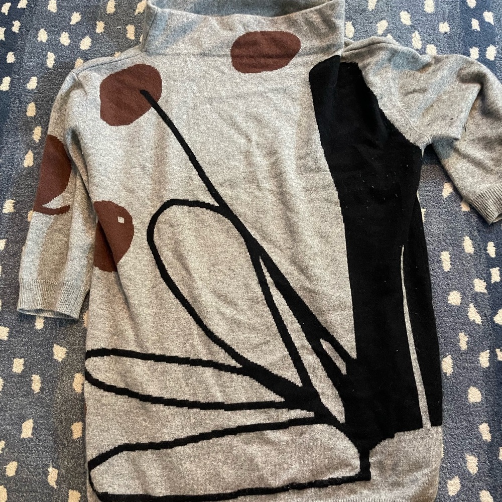 Antoni & Alison Cashmere Gray Sweater with Black Graphic Design